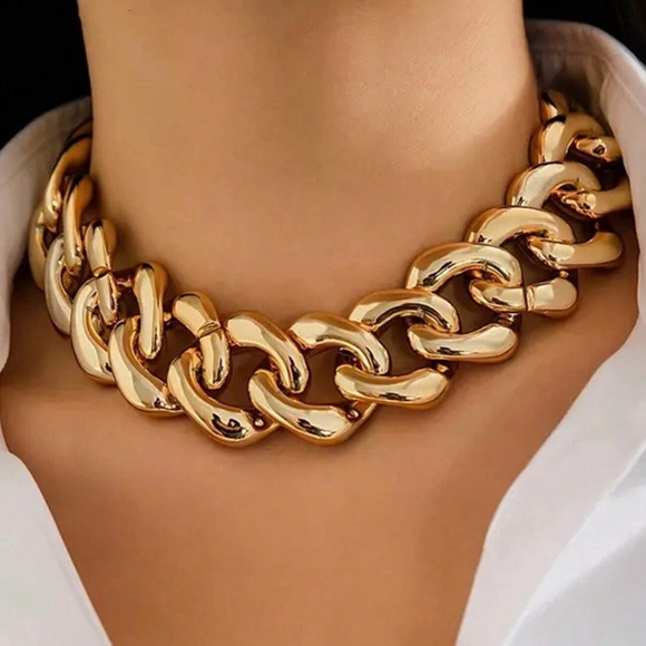 Chunky Gold Chain Statement Necklace - Picture 2 of 5